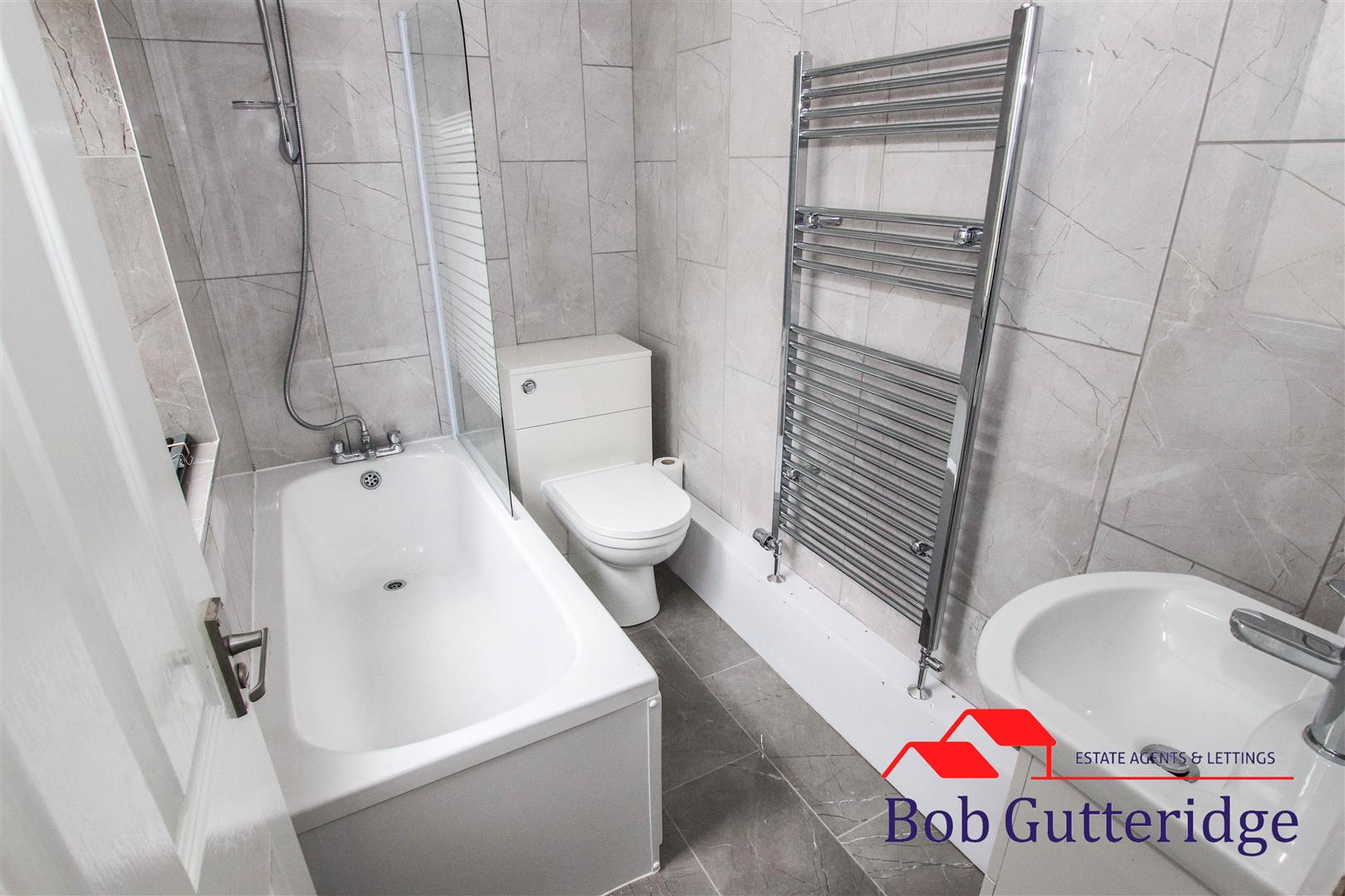 GROUND FLOOR BATHROOM